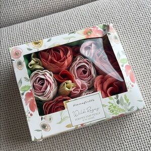 Aromafields Wild Roses Scented Soap Petals